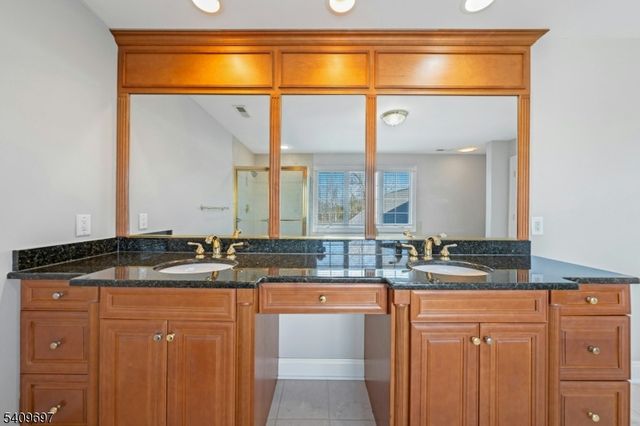 11 Dogwood Dr, Readington Twp., NJ 08889