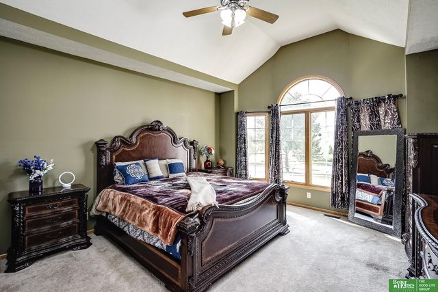 2004 Longview Street, Papillion, NE 68133