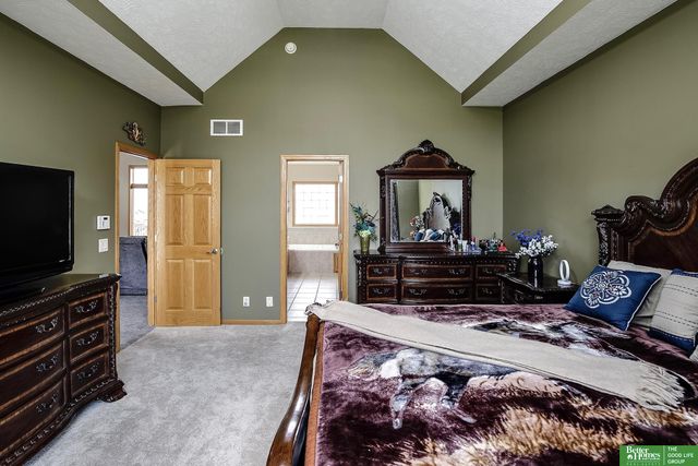 2004 Longview Street, Papillion, NE 68133