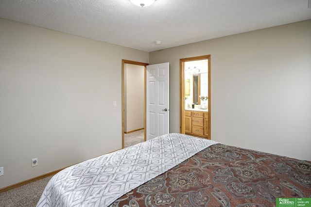 2004 Longview Street, Papillion, NE 68133