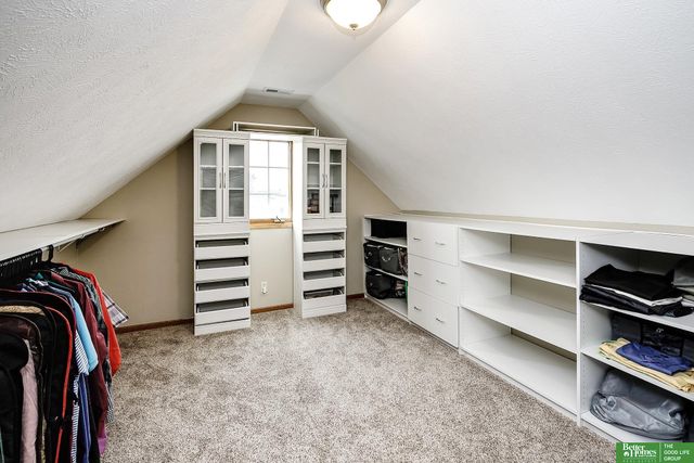 2004 Longview Street, Papillion, NE 68133