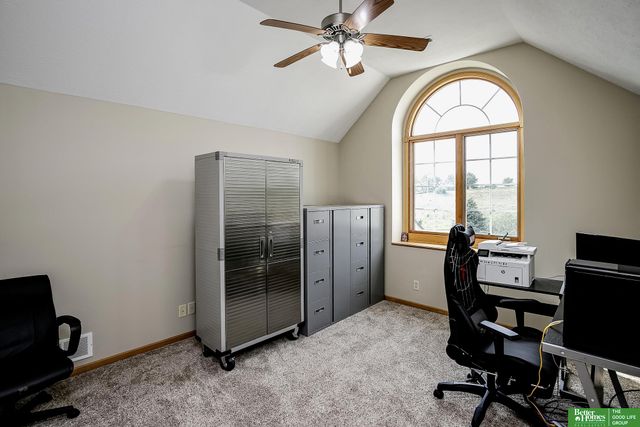 2004 Longview Street, Papillion, NE 68133