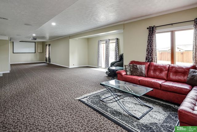 2004 Longview Street, Papillion, NE 68133