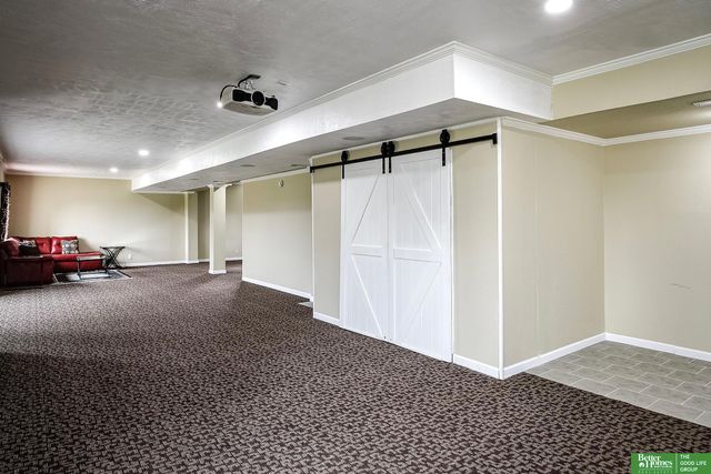 2004 Longview Street, Papillion, NE 68133