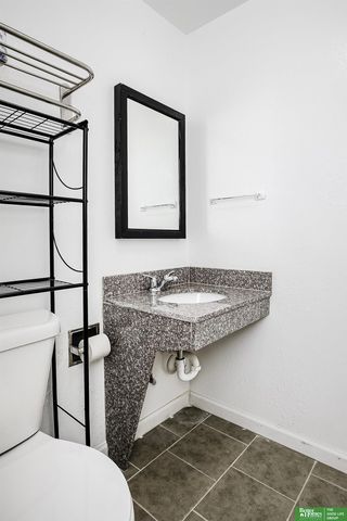 2004 Longview Street, Papillion, NE 68133