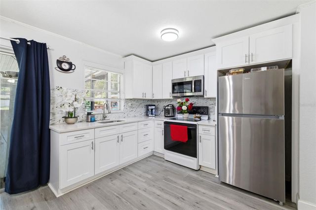 39022 BLUE JAY AVENUE, Zephyrhills, FL 33542