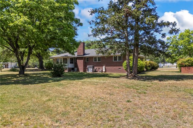 518 E Fairplay Boulevard, Fair Play, SC 29643