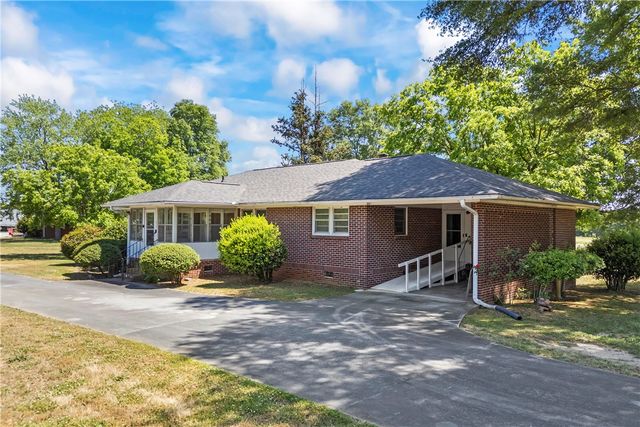 518 E Fairplay Boulevard, Fair Play, SC 29643