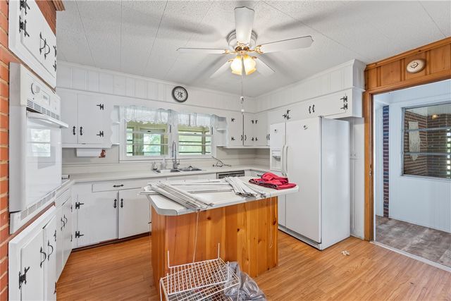518 E Fairplay Boulevard, Fair Play, SC 29643