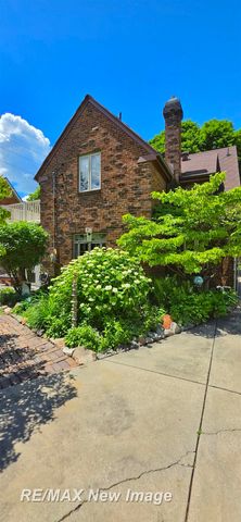 2240 Delaware Boulevard, Saginaw, MI 48602