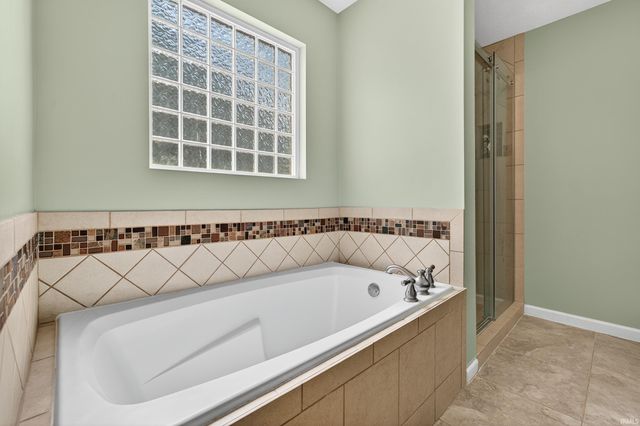 1233 Canterview Way, Kokomo, IN 46901