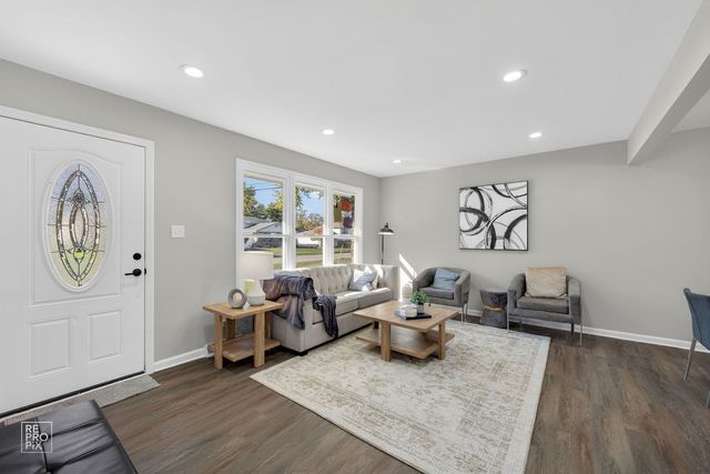 15021 Kenton Avenue, Midlothian, IL 60445