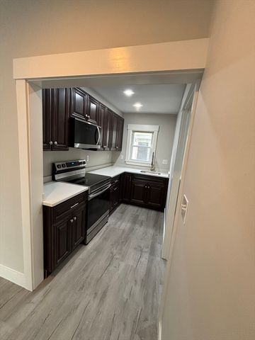 22 Pleasant St, Fitchburg, MA 01420