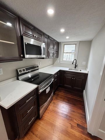 22 Pleasant St, Fitchburg, MA 01420