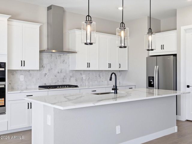 17653 W COLLEGE Drive, Goodyear, AZ 85395