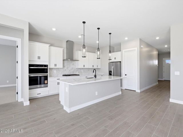 17653 W COLLEGE Drive, Goodyear, AZ 85395