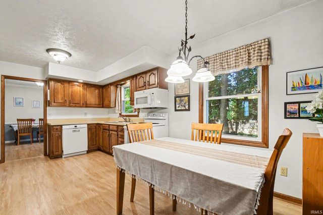 2717 Belknap Lane, Mishawaka, IN 46544