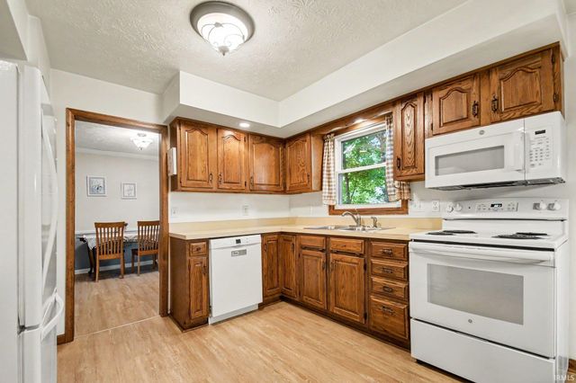 2717 Belknap Lane, Mishawaka, IN 46544