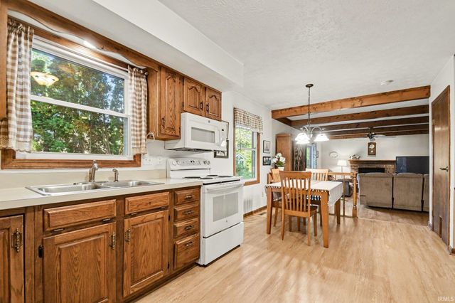 2717 Belknap Lane, Mishawaka, IN 46544