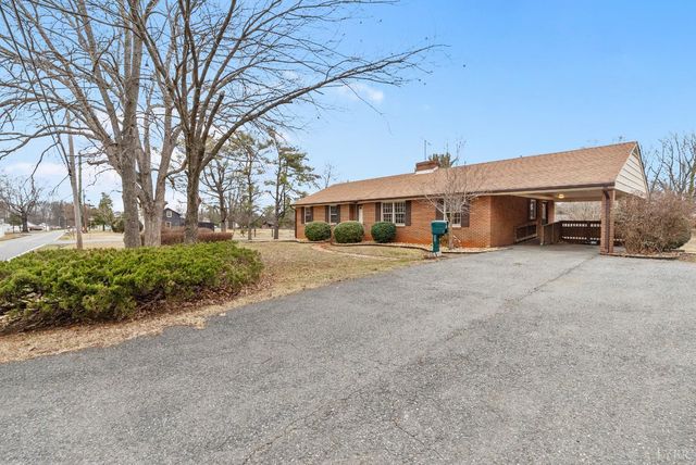 1730 Redfields Road, Appomattox, VA 24522