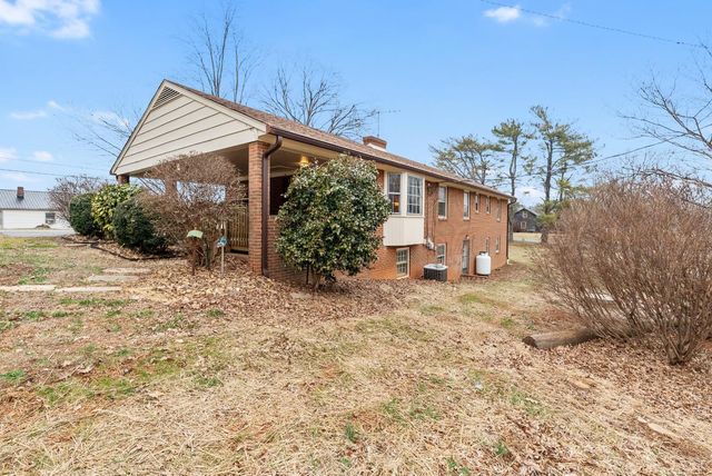 1730 Redfields Road, Appomattox, VA 24522