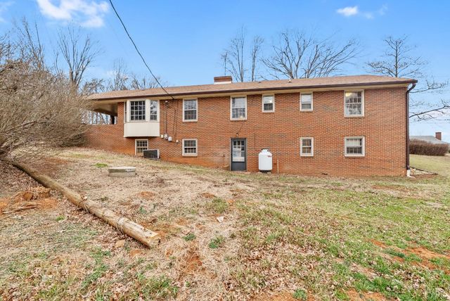 1730 Redfields Road, Appomattox, VA 24522