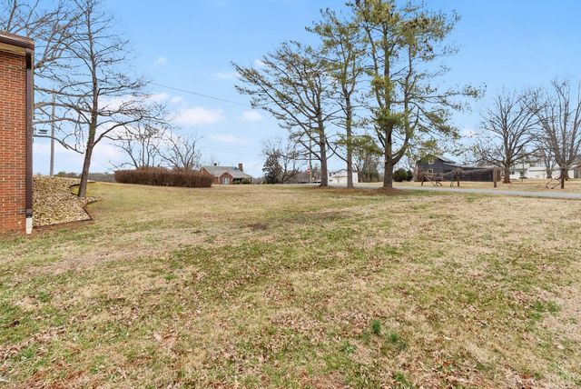 1730 Redfields Road, Appomattox, VA 24522