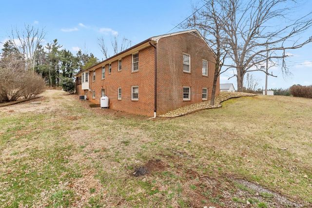 1730 Redfields Road, Appomattox, VA 24522