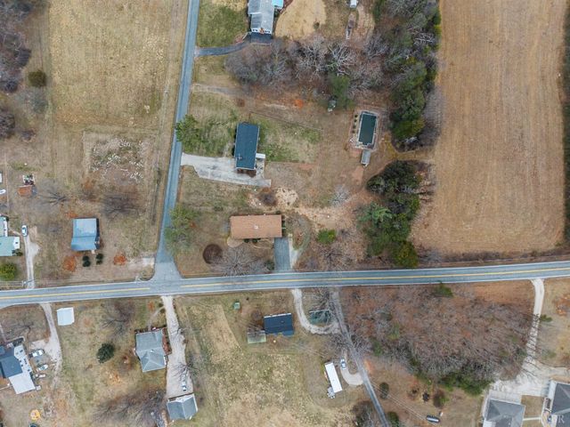 1730 Redfields Road, Appomattox, VA 24522