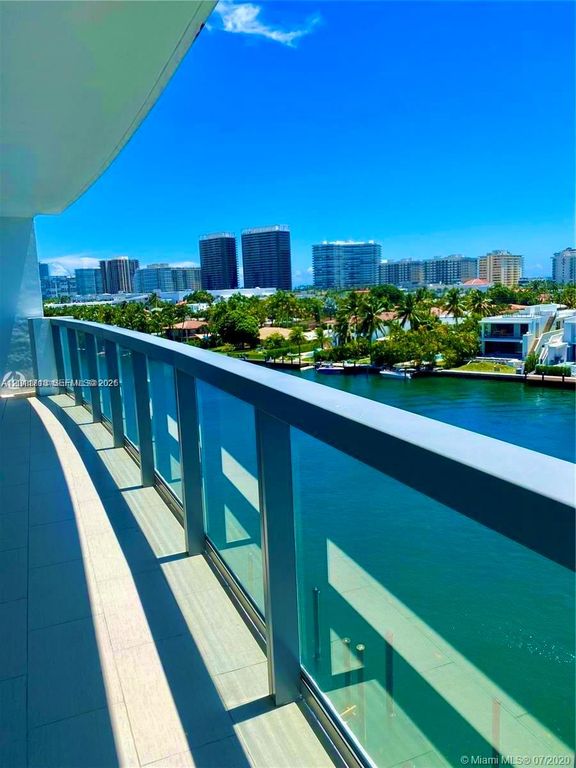 9261 E Bay Harbor Dr 302, Bay Harbor Islands, FL 33154