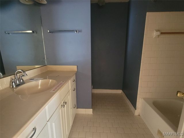 6991 Lakeview Drive, Montgomery, AL 36117