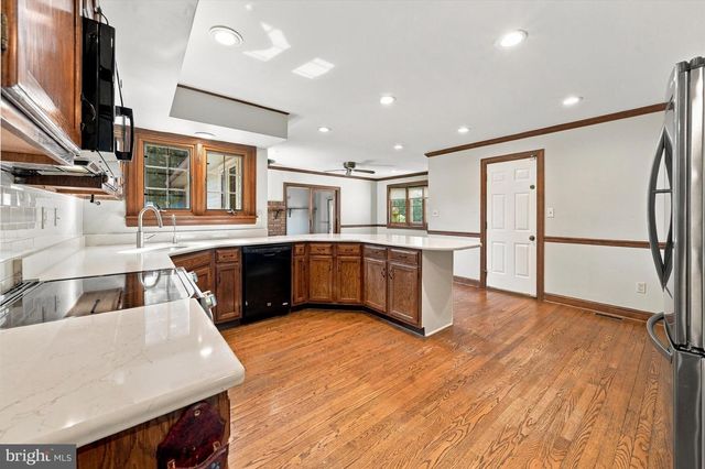 16 HILLSTREAM RD, Newark, DE 19711