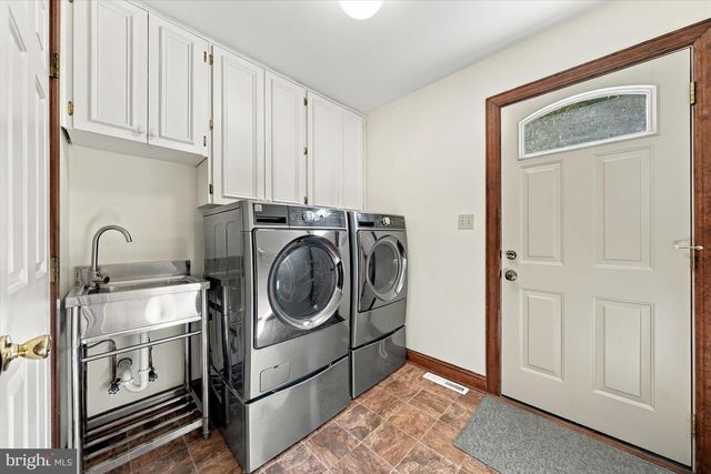 16 HILLSTREAM RD, Newark, DE 19711
