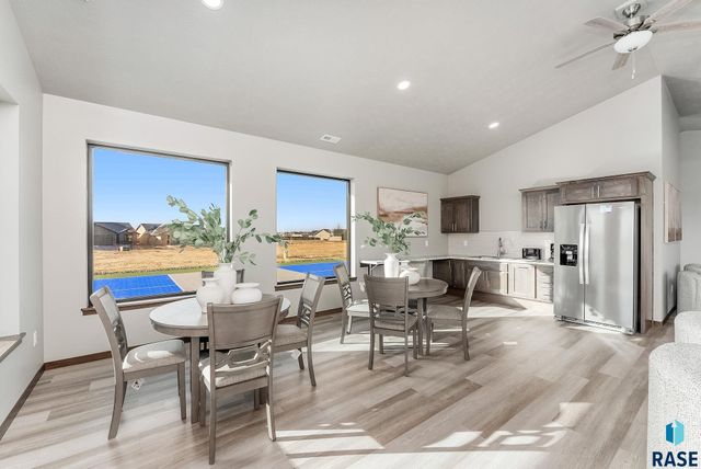 1201 E WAYNE Pl, Tea, SD 57064