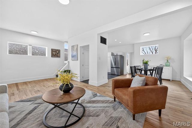 1414 McCausland Avenue, St Louis, MO 63117