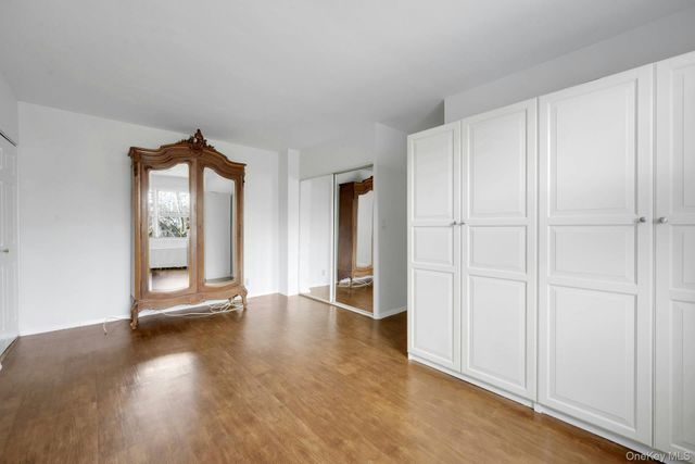 260 Garth Road 4E4, Scarsdale, NY 10583