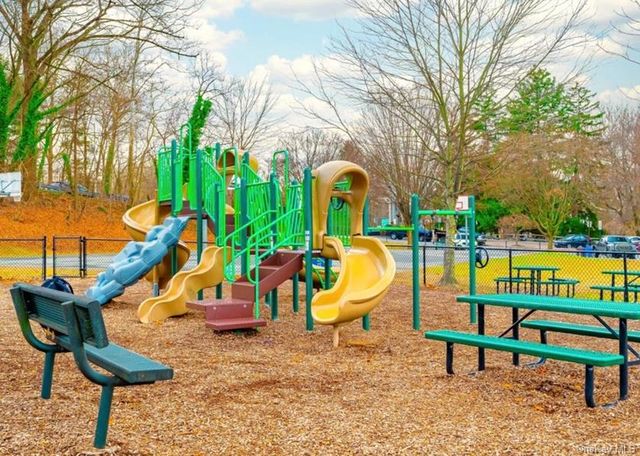 260 Garth Road 4E4, Scarsdale, NY 10583