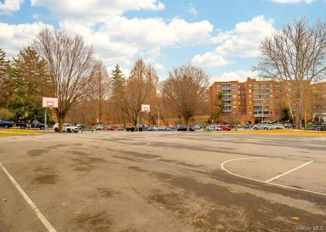 260 Garth Road 4E4, Scarsdale, NY 10583