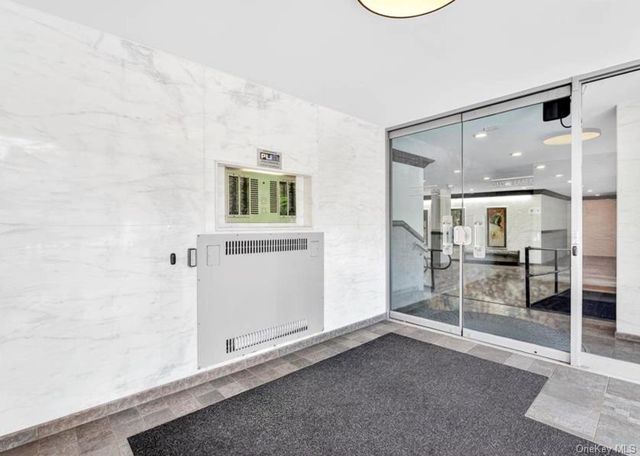 260 Garth Road 4E4, Scarsdale, NY 10583