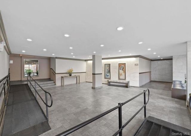 260 Garth Road 4E4, Scarsdale, NY 10583