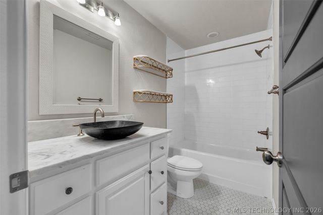 6951 E 125th Place S, Bixby, OK 74008