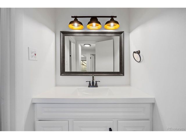 2700 S Holly St 100, Denver, CO 80222