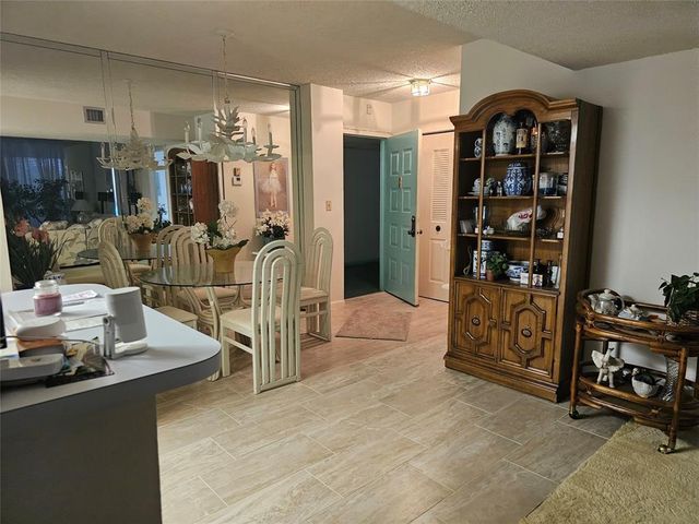 5570 NW 44th St 405A, Lauderhill, FL 33319