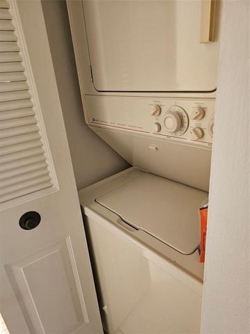 5570 NW 44th St 405A, Lauderhill, FL 33319