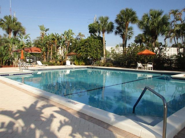 5570 NW 44th St 405A, Lauderhill, FL 33319