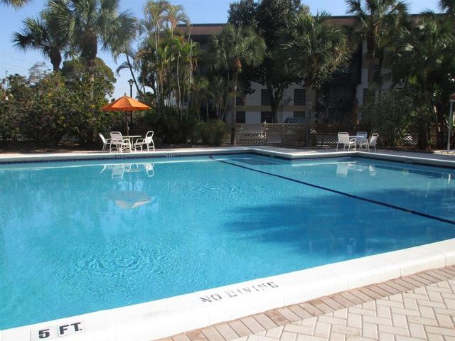 5570 NW 44th St 405A, Lauderhill, FL 33319