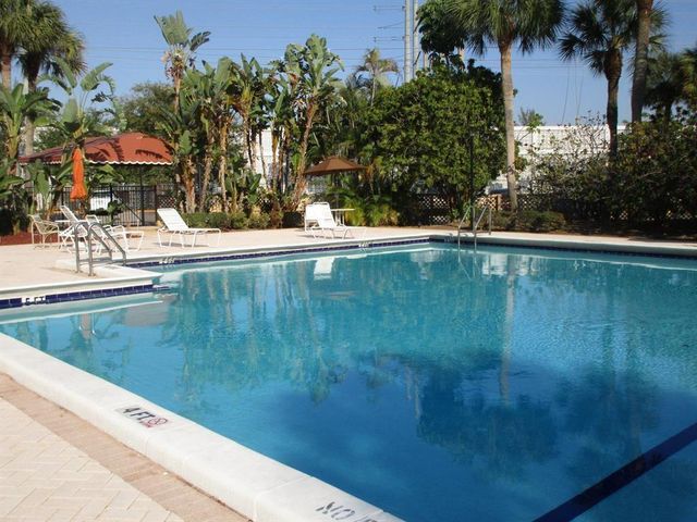 5570 NW 44th St 405A, Lauderhill, FL 33319