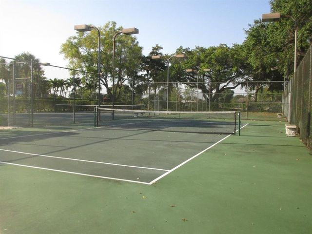 5570 NW 44th St 405A, Lauderhill, FL 33319