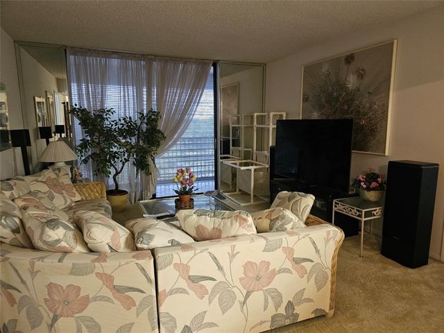 5570 NW 44th St 405A, Lauderhill, FL 33319