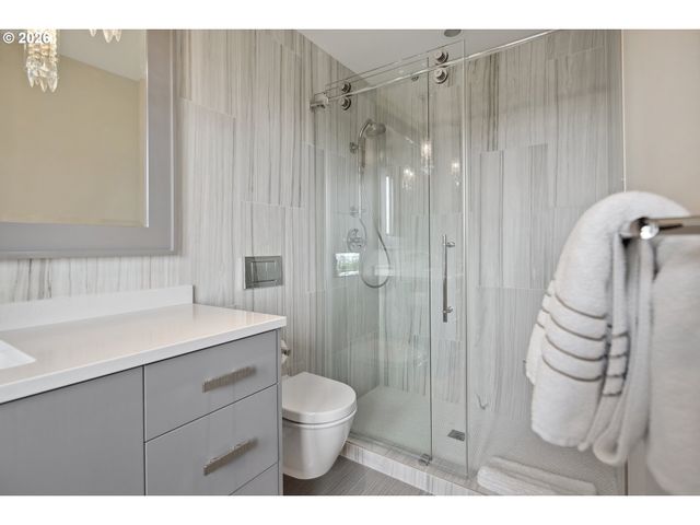 777 CHERRY Cir, Lake Oswego, OR 97034